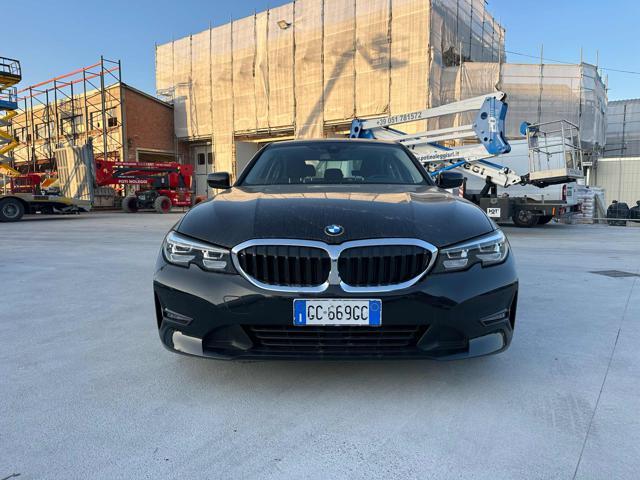 BMW 318 d 48V Business Advantage