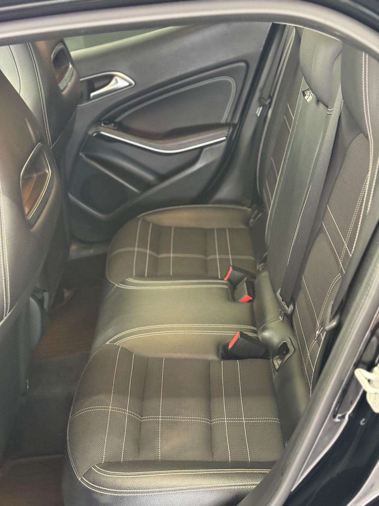 Mercedes-benz GLA 200 d Automatic Sport - Tetto