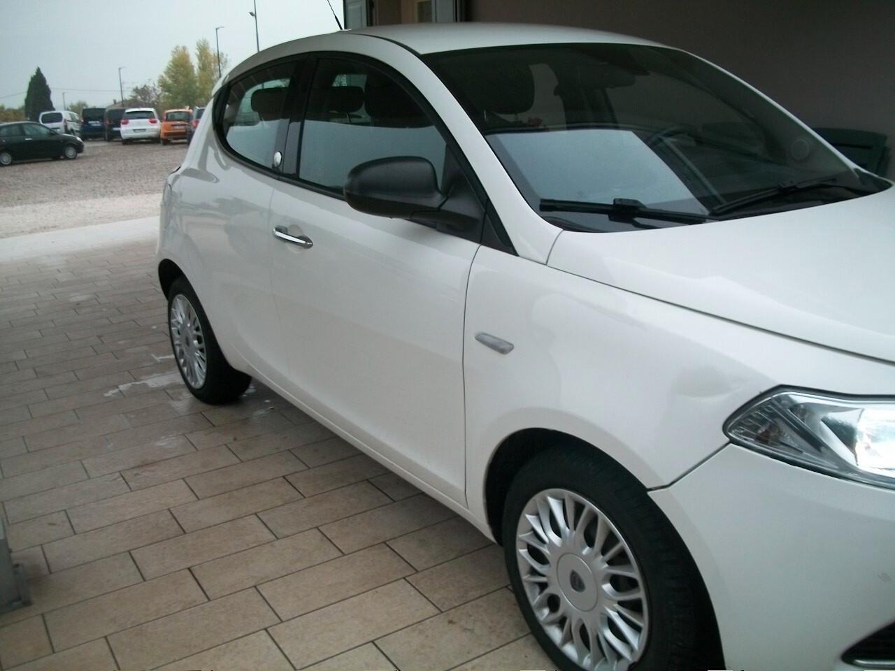 Lancia Ypsilon 1.2 69 CV 5 porte GPL Ecochic Gold DEL 2017 UNICO PROPRIETARIO MONTATO DALLAFABRICA LANCIAGARANZIA UN ANNO