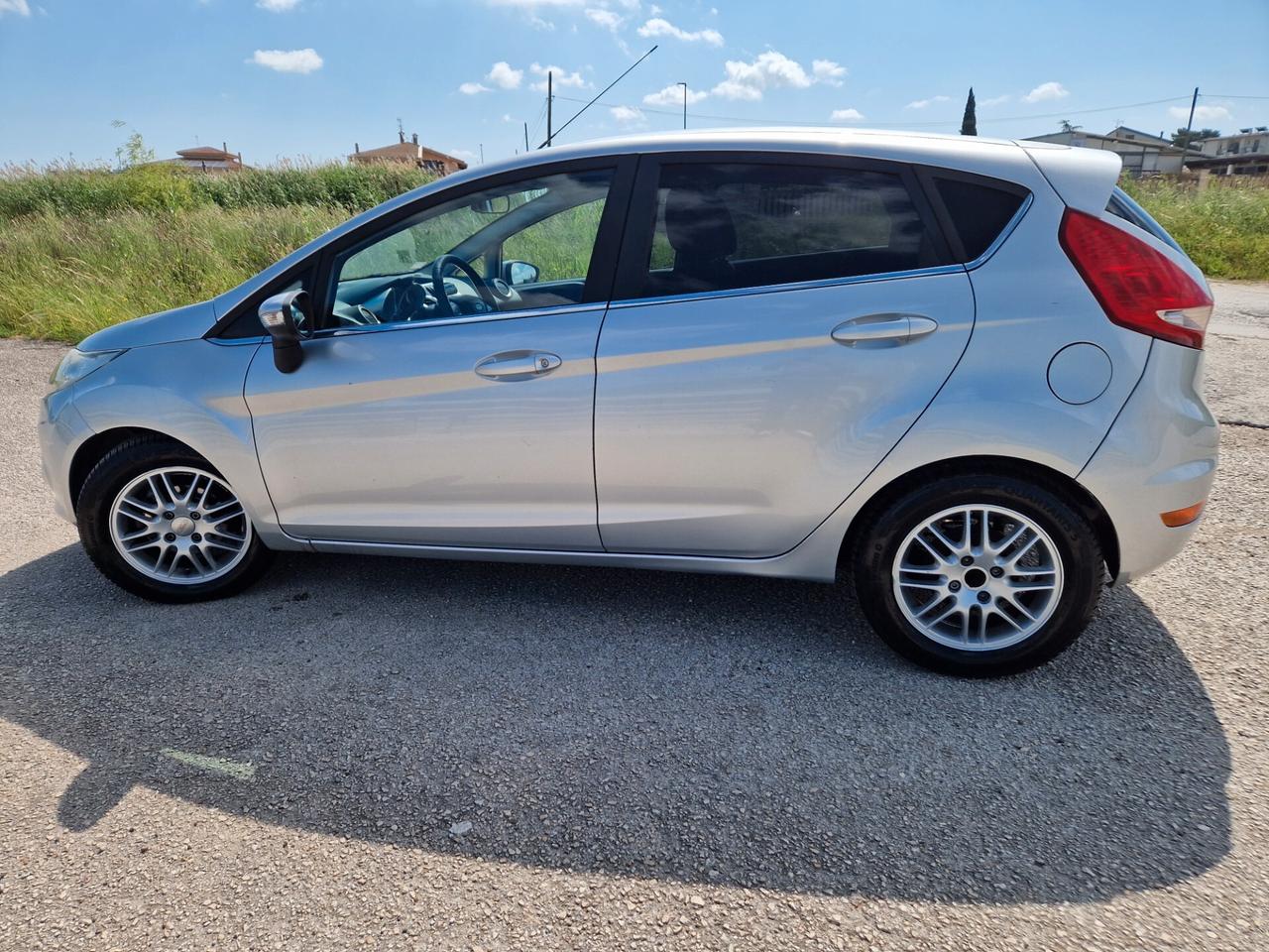 Ford Fiesta 1.6 TDCi 90CV 5 porte DPF Titanium