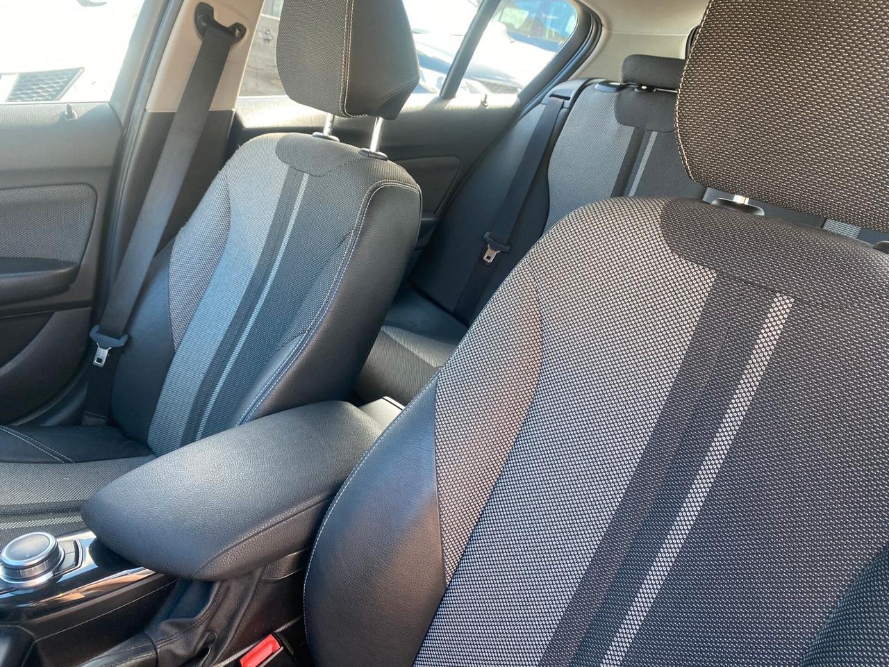 Bmw 118 118d 5p. Urban