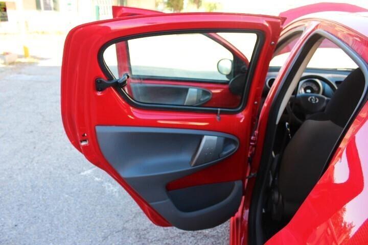 Toyota Aygo 1.0 VVT-i 5 porte Red Edition CLIMATIZZATA UNICA UTILIZZATRICE ESTETICA ESEMPLARE