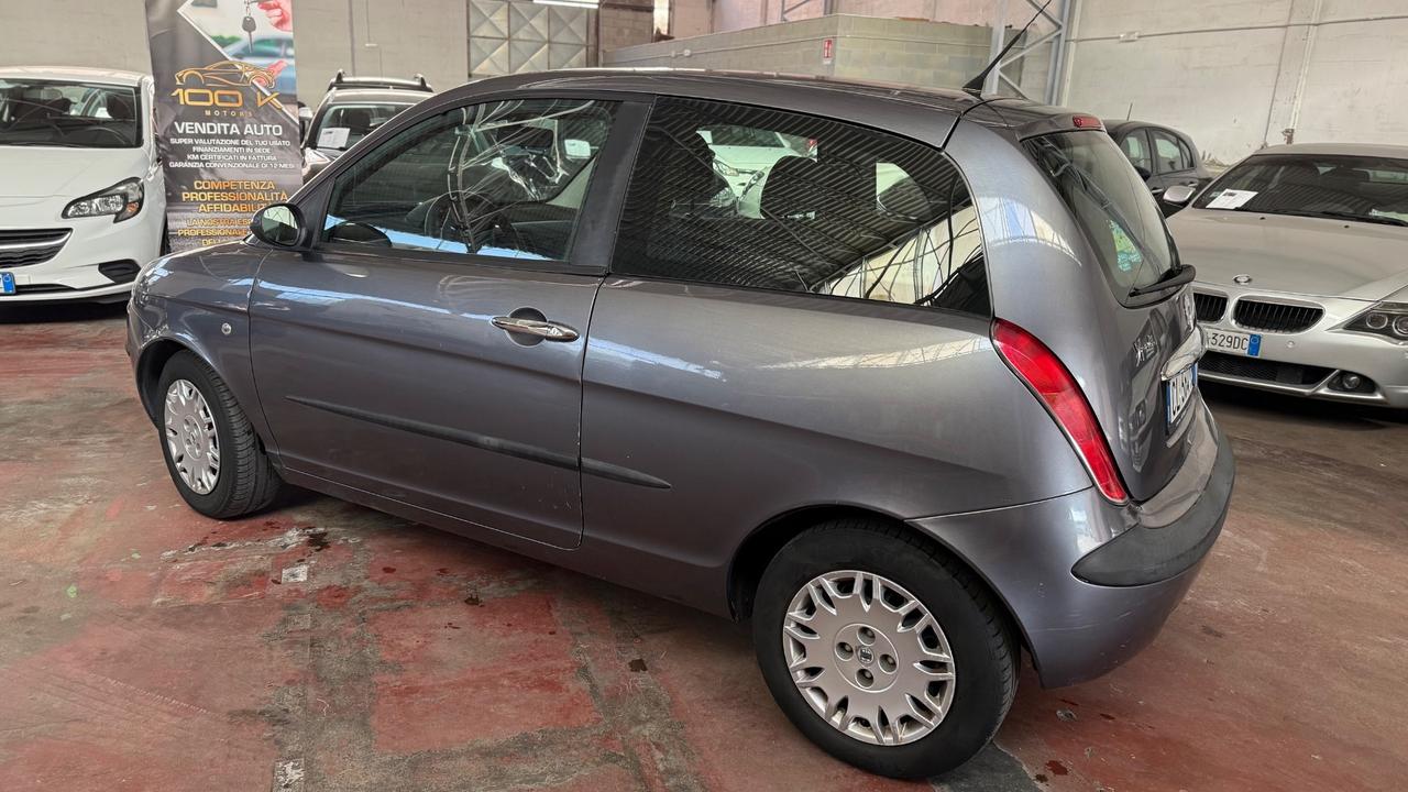 Lancia Ypsilon 1.2 16V Platino