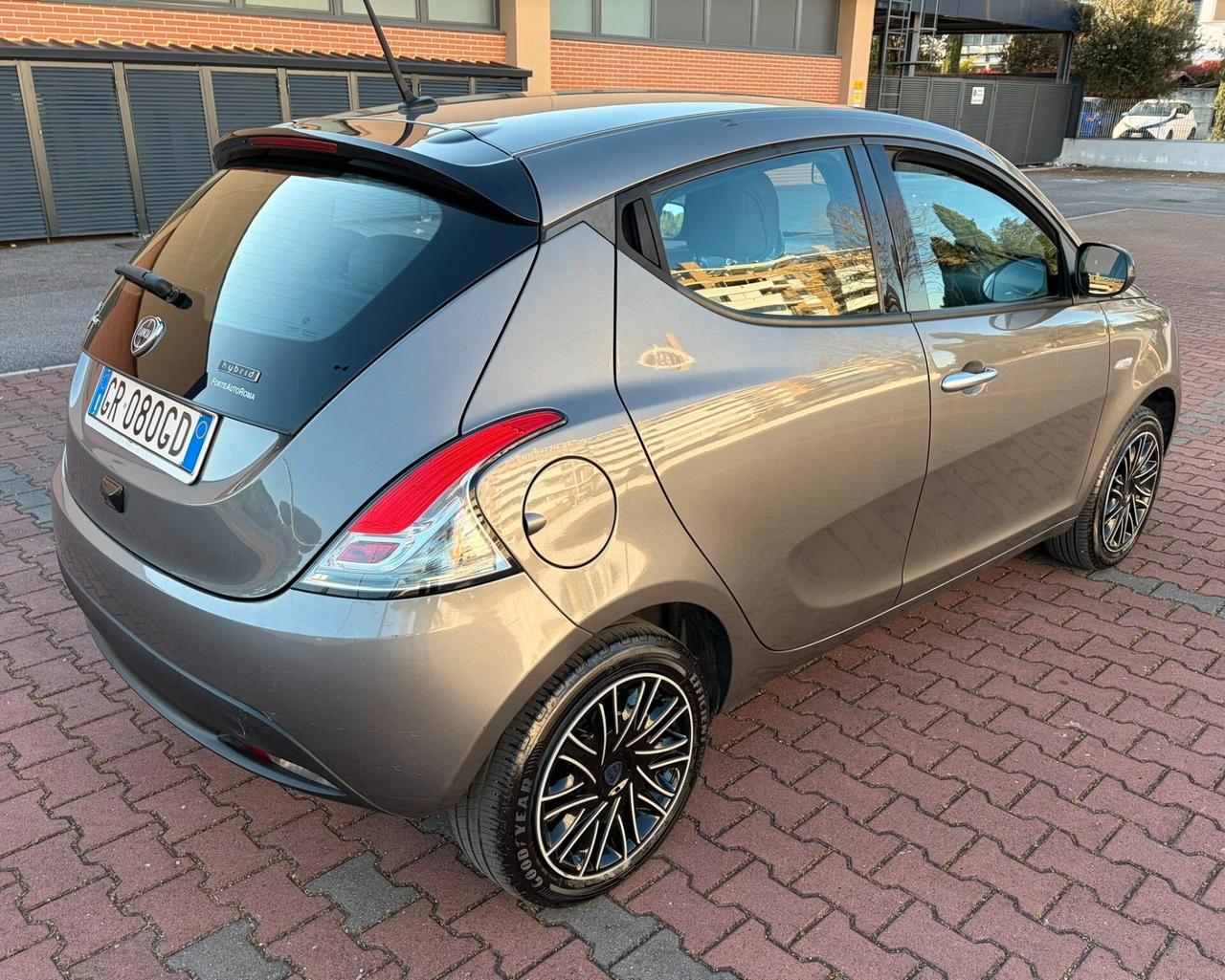 LANCIA YPSILON HYBRID GOLD PLUS