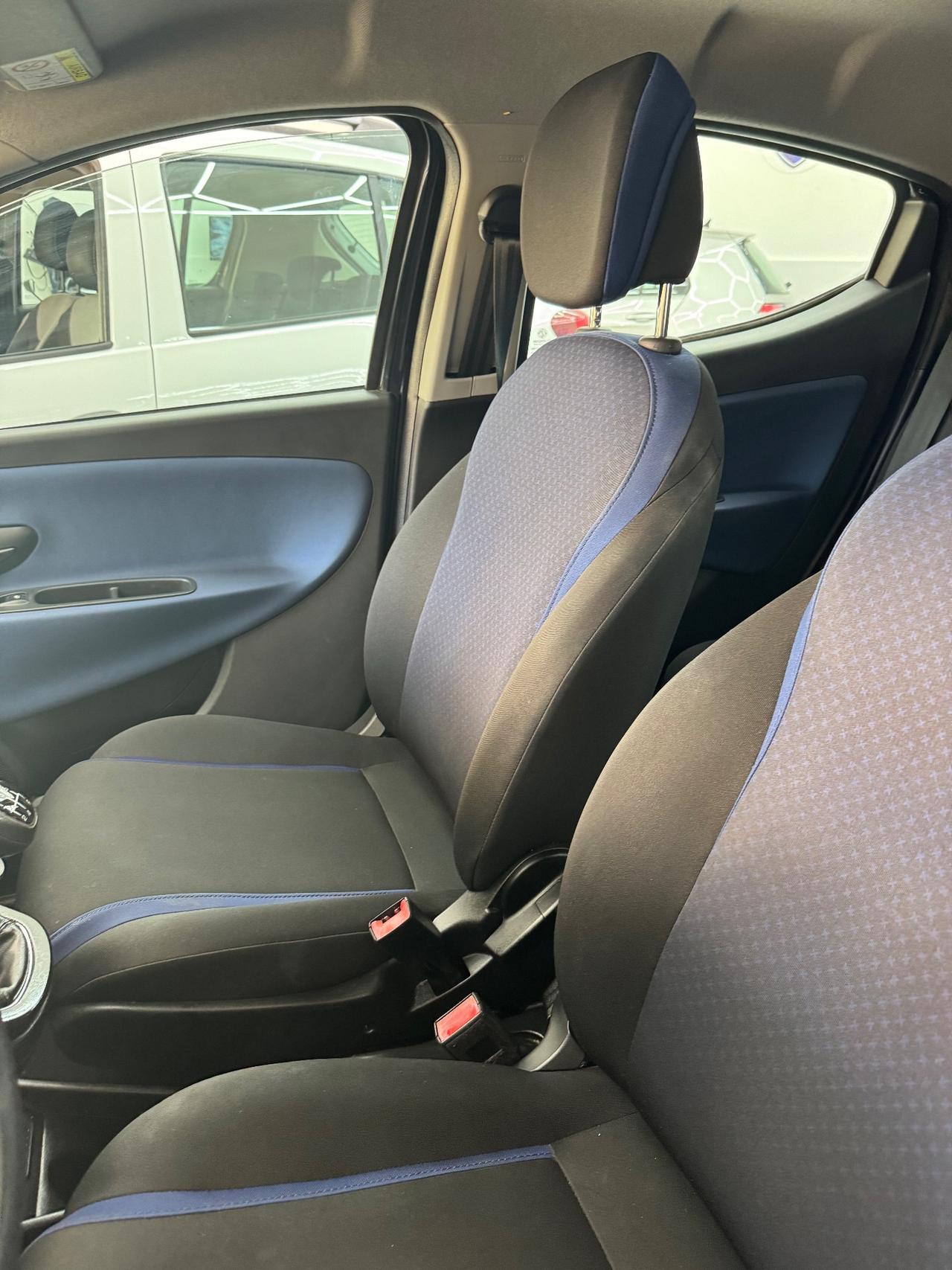 Lancia Ypsilon 1.2 69 CV 5 porte Platinum