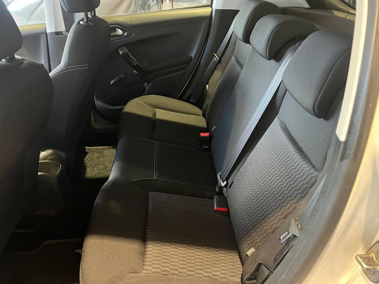 Peugeot 208 1.6 HDi 75 CV 90000 KM