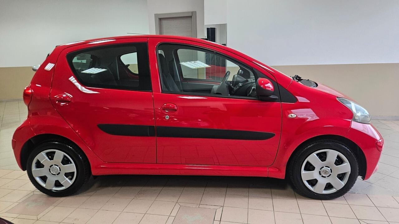 Toyota Aygo 1.0 12V VVT-i 5 porte Sol
