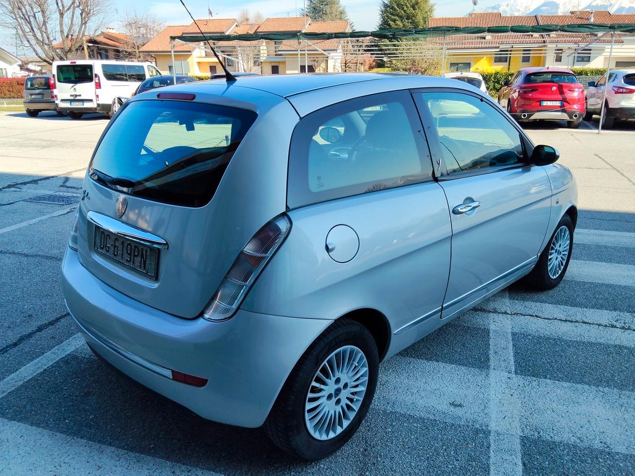 Lancia Ypsilon 1.2 8V