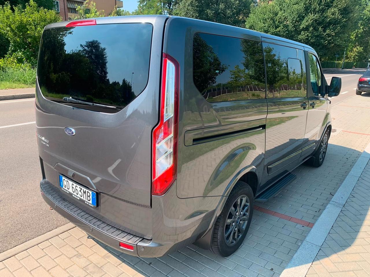 Ford Tourneo Custom 320 2.0 EcoBlue 130CV aut. PL Titanium
