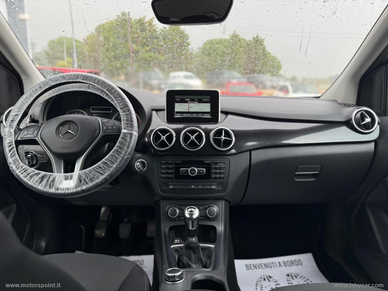 MERCEDES-BENZ B 180 d Premium