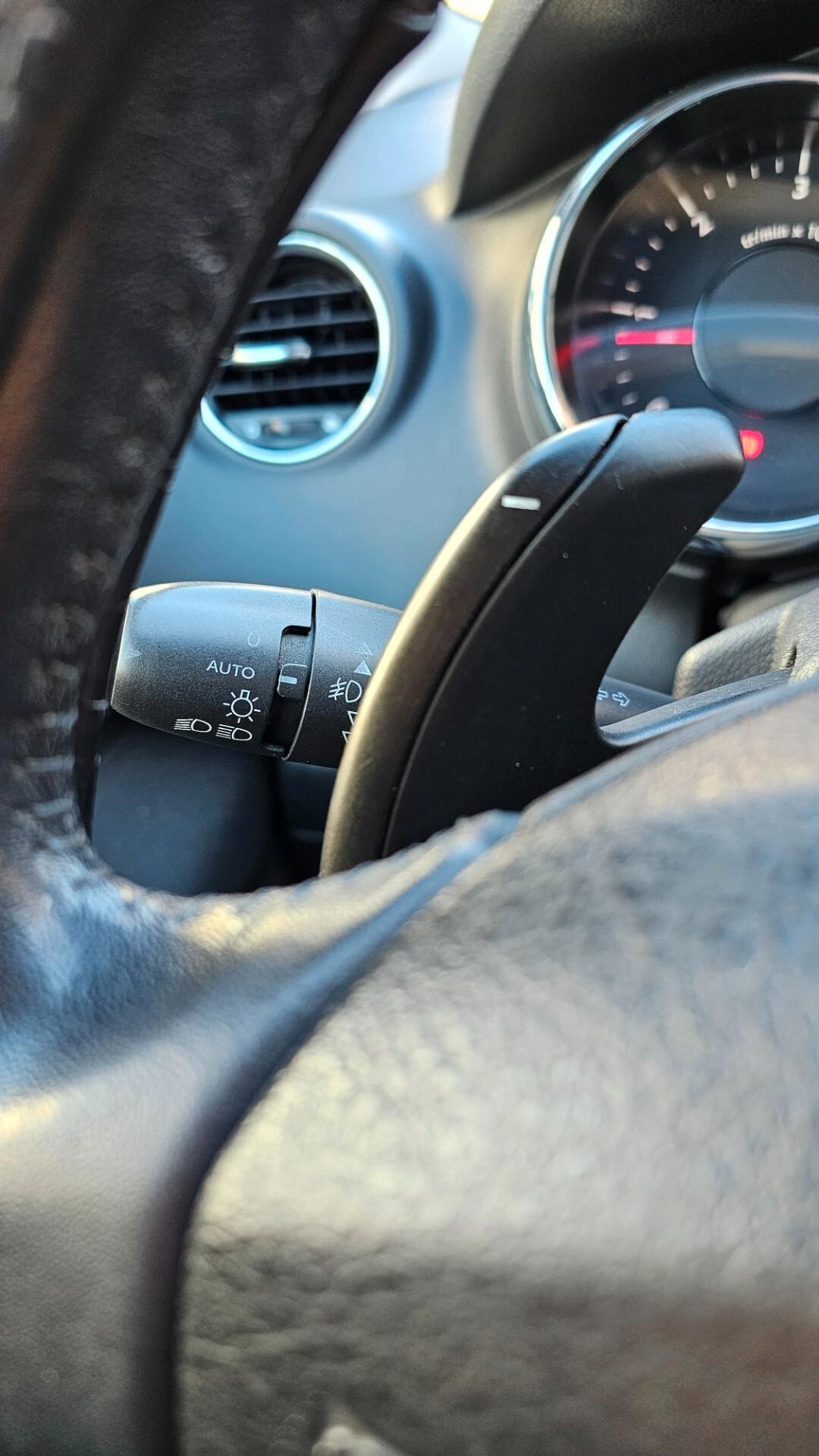 Peugeot 3008 1.6 HDi 115CV ETG6 Allure