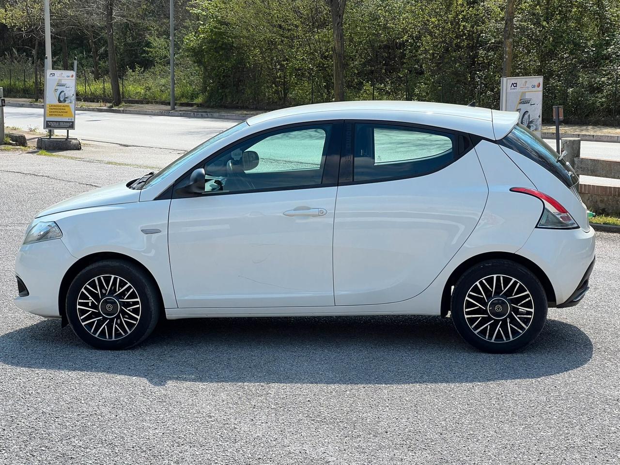 Lancia Ypsilon 1.2 69 CV 5 porte S&S S Momodesign