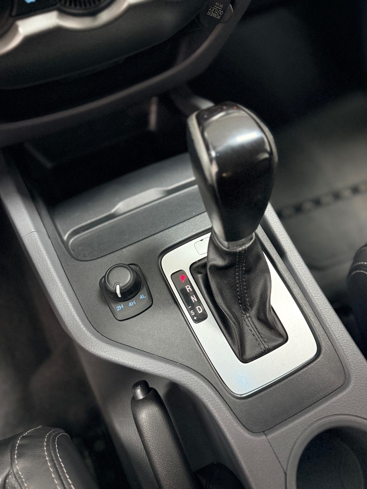 Ford Ranger 2.2 TDCi aut. DC Limited 5pt. 12/2014 EURO 5B NEOPATENTATI GANCIO TRAINO