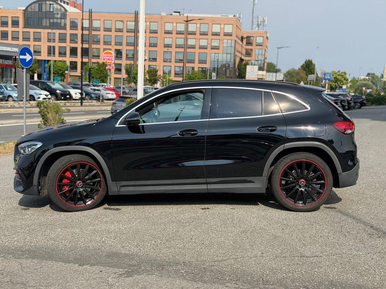 Mercedes-Benz GLA 200 D Premium Red Edition #11451