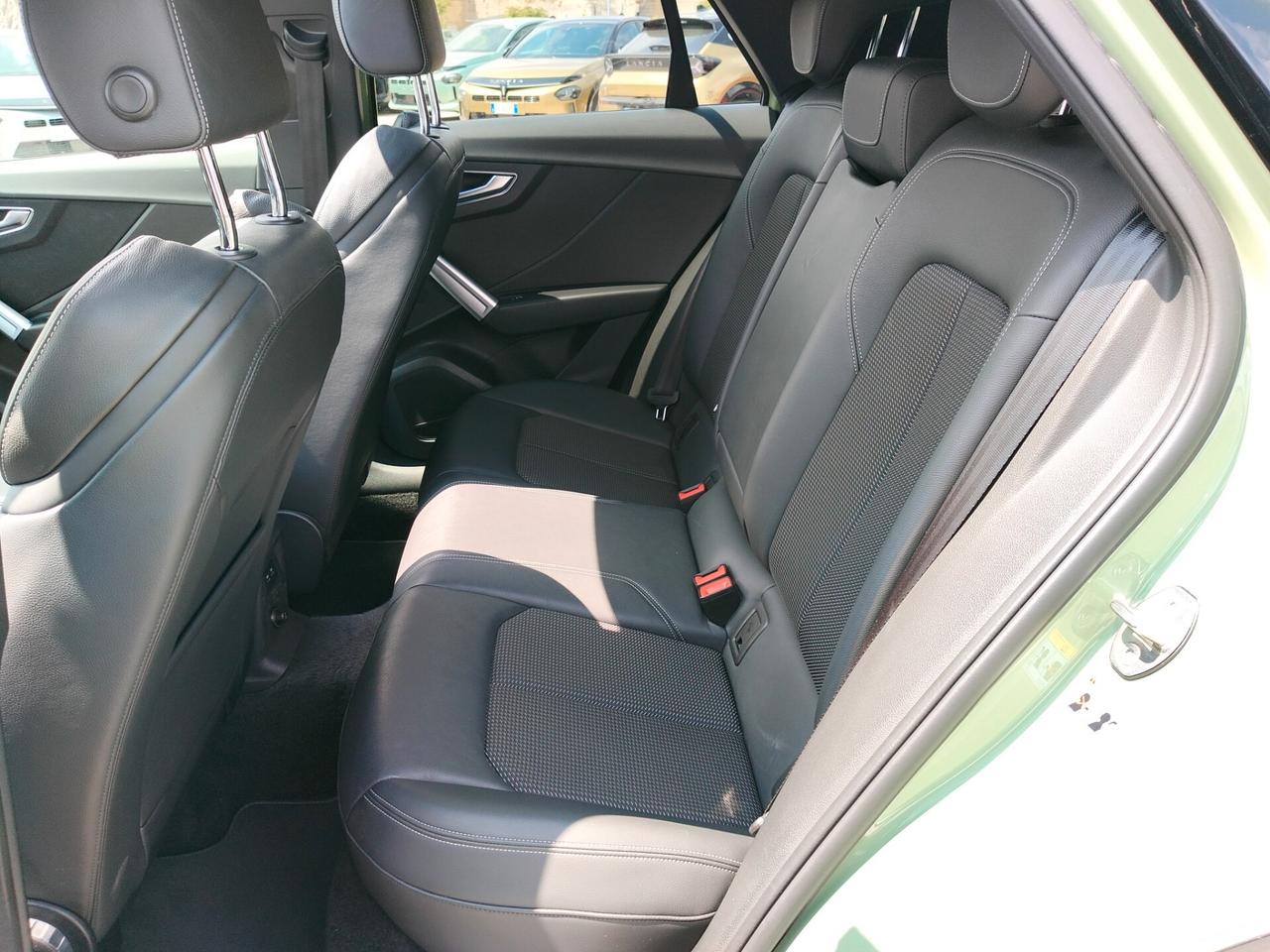 Audi Q2 35 TDI S tronic Identity Black