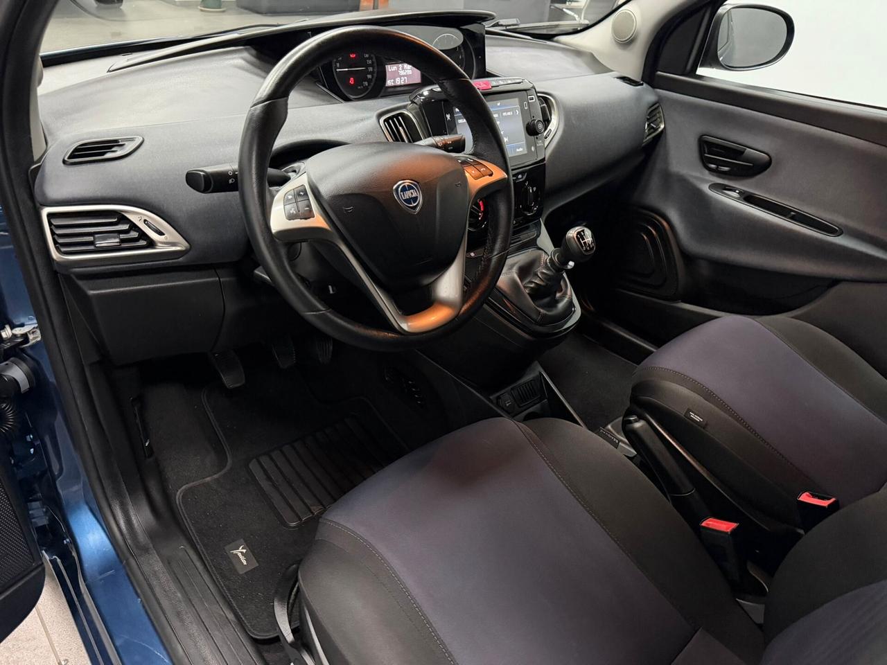 Lancia Ypsilon 1.0 FireFly 5 porte S&S Hybrid Ecochic Silver