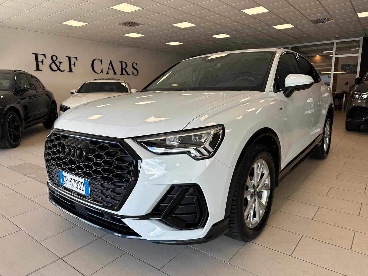 Audi Q3 SPB 35 TDI S tronic line edition Interno ed Esterno Luci Ambiente