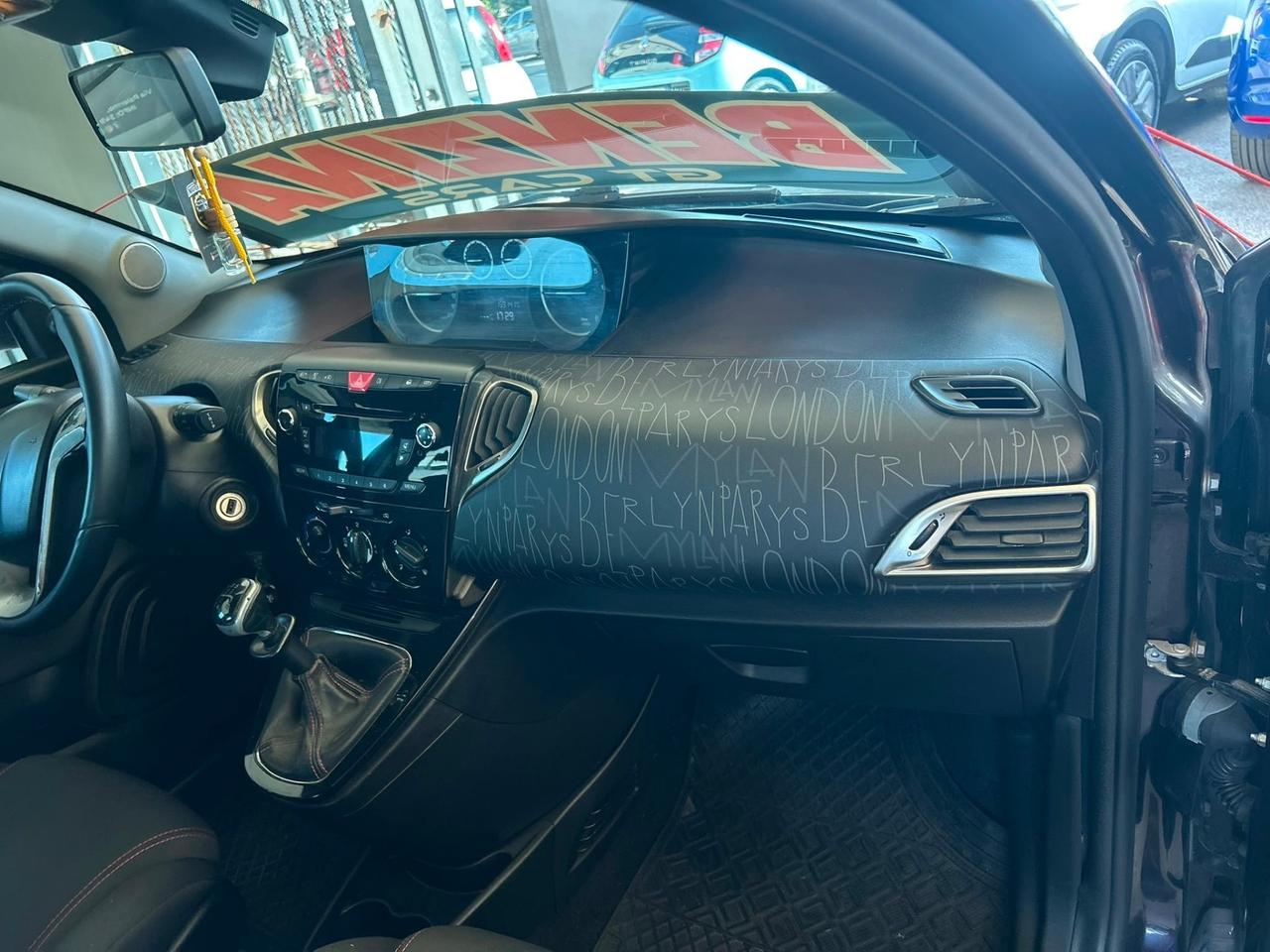 Lancia Ypsilon 1.2 69 CV 5 porte Platinum