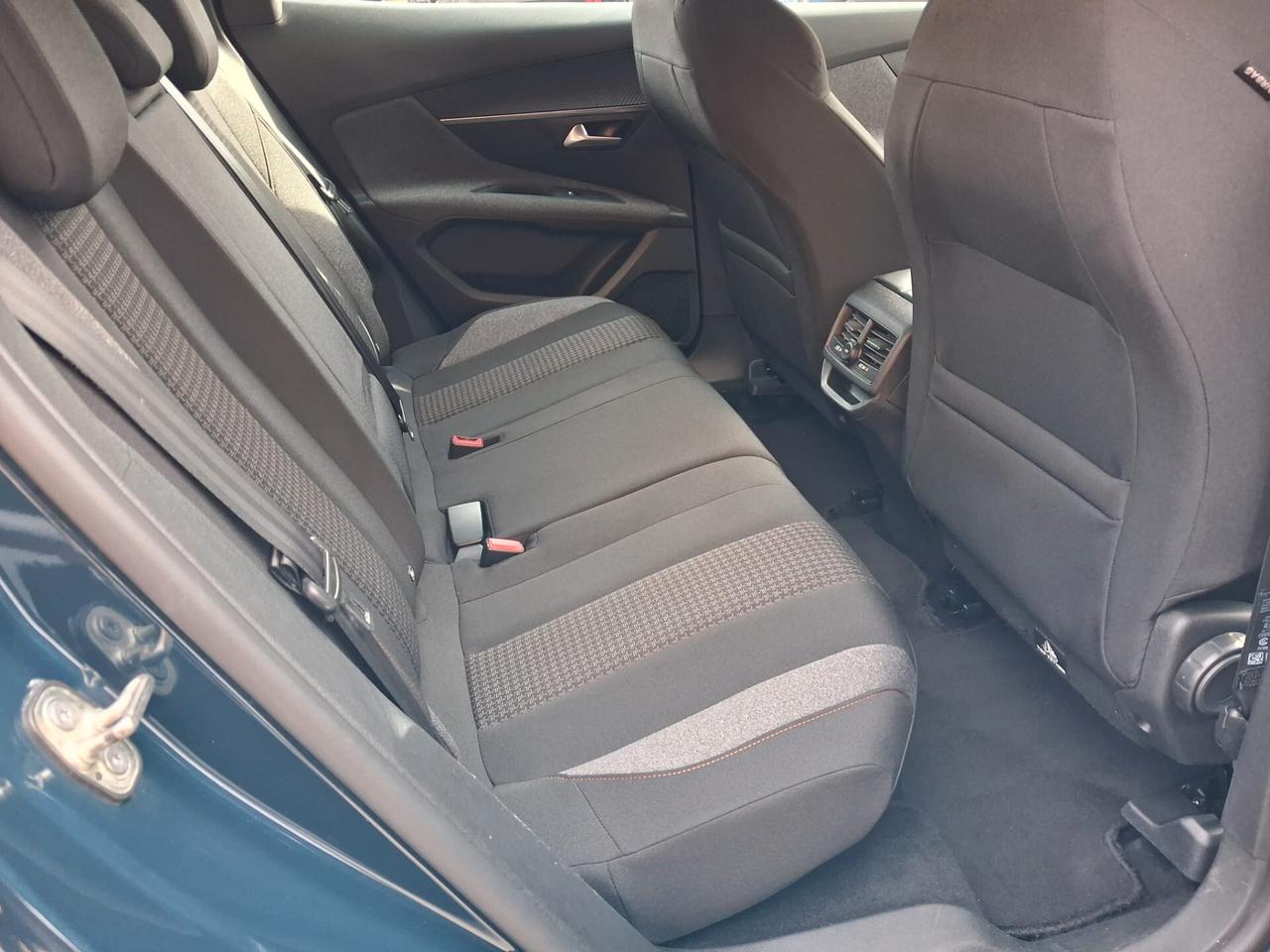 Peugeot 3008 BlueHDi 130 S&S EAT8 Active Business