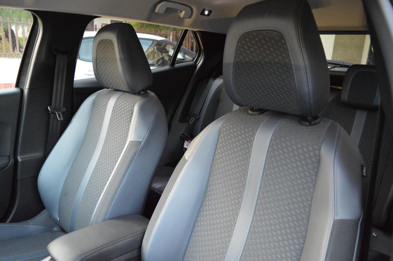Peugeot 2008 BlueHDi 130 S&S EAT8 Allure Navi Pack
