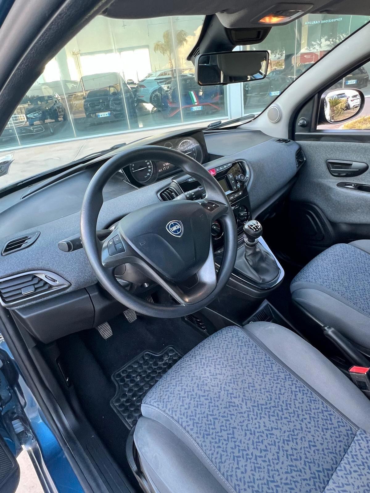 Lancia Ypsilon 1.0 Hybrid Ecochic