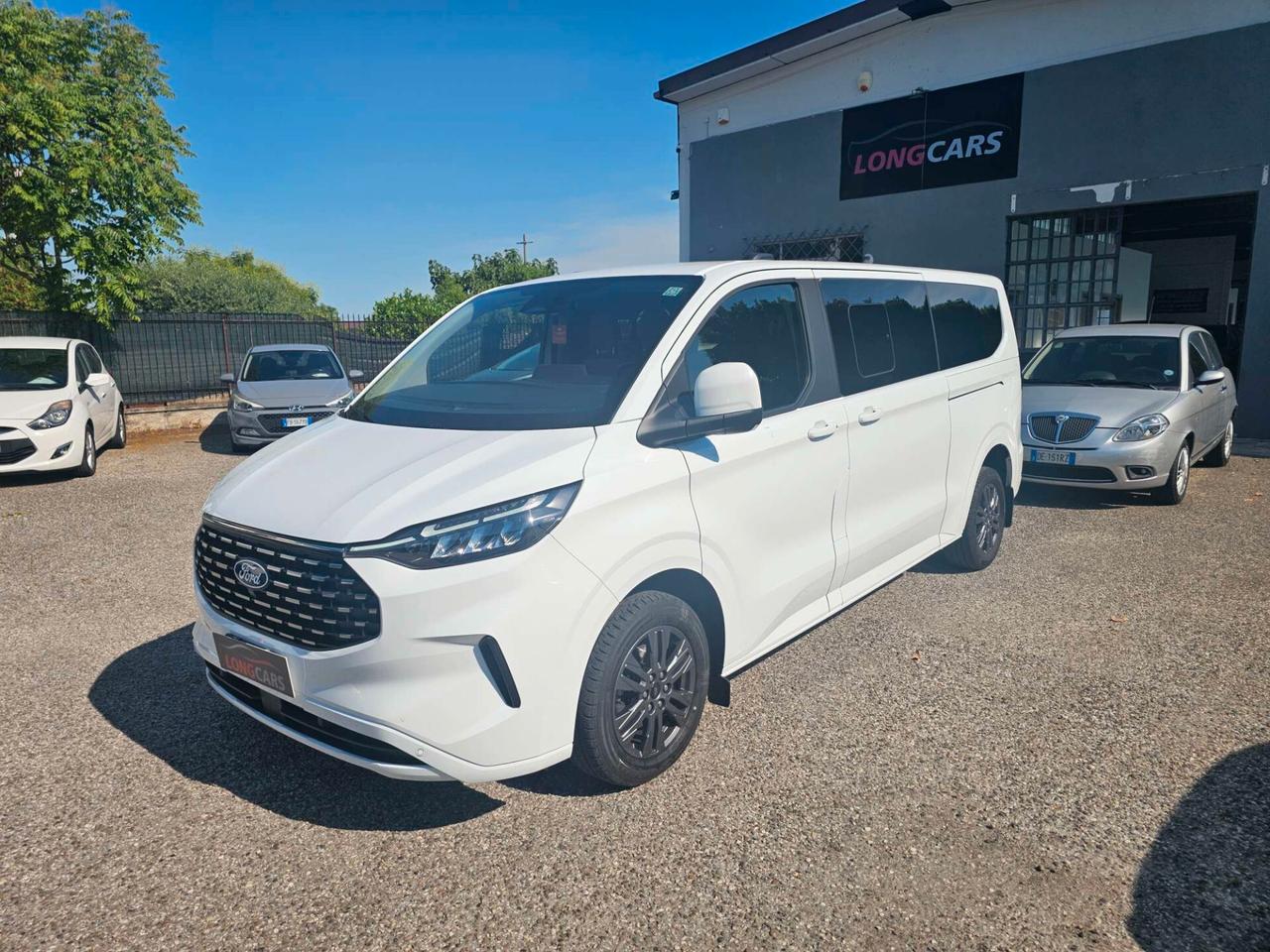 Ford Tourneo Courier custom titanium