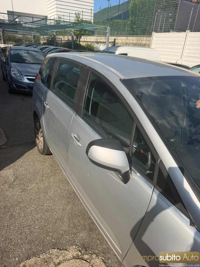 PEUGEOT 5008 1.6 HDi 7 POSTI