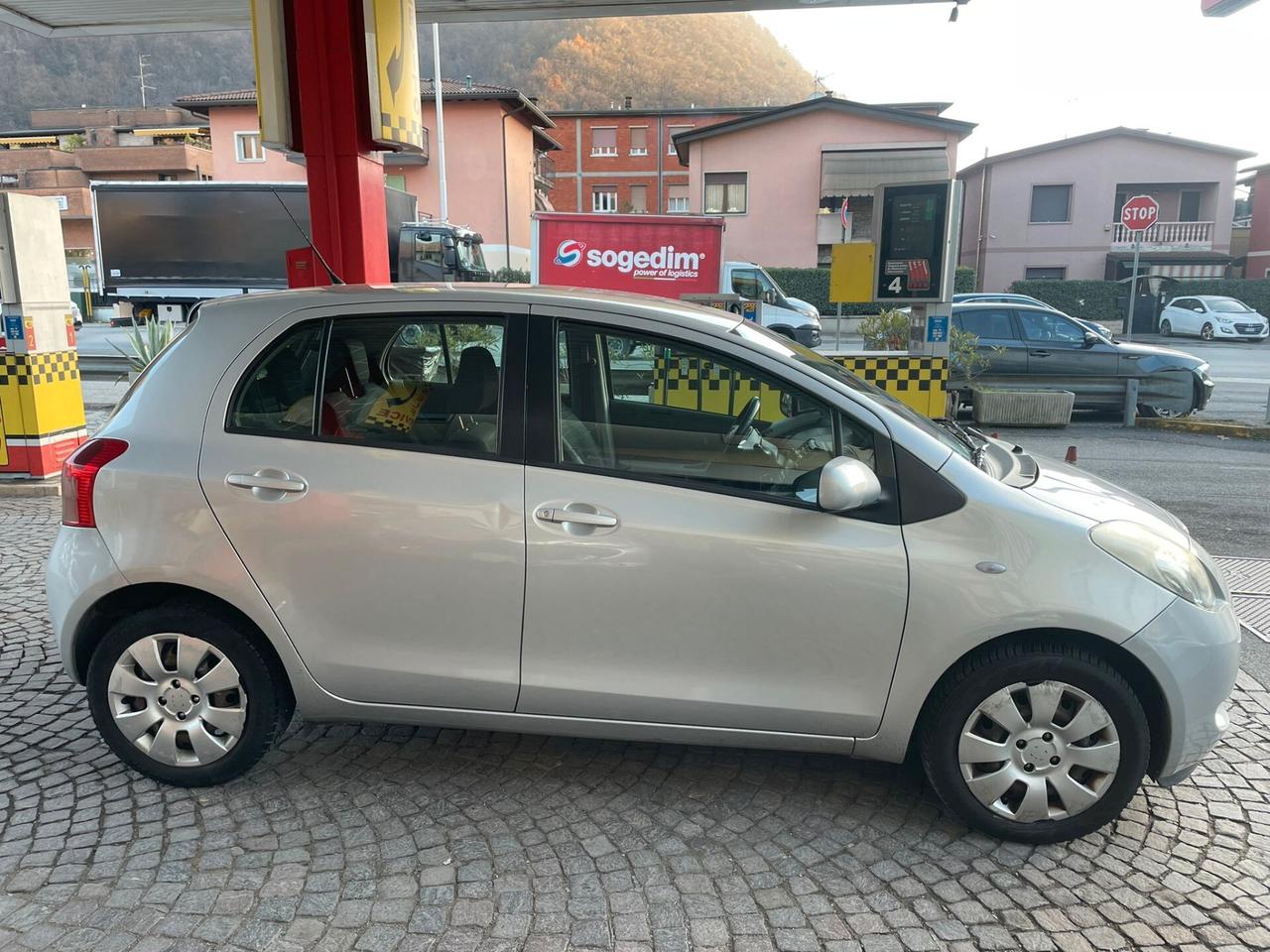 Toyota Yaris 1.0 5 porte