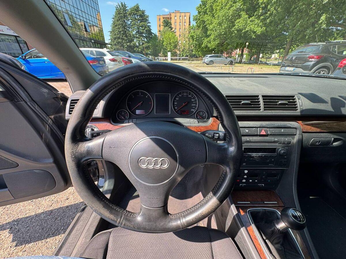 Audi A4 Avant 2.5 V6 tdi 163cv