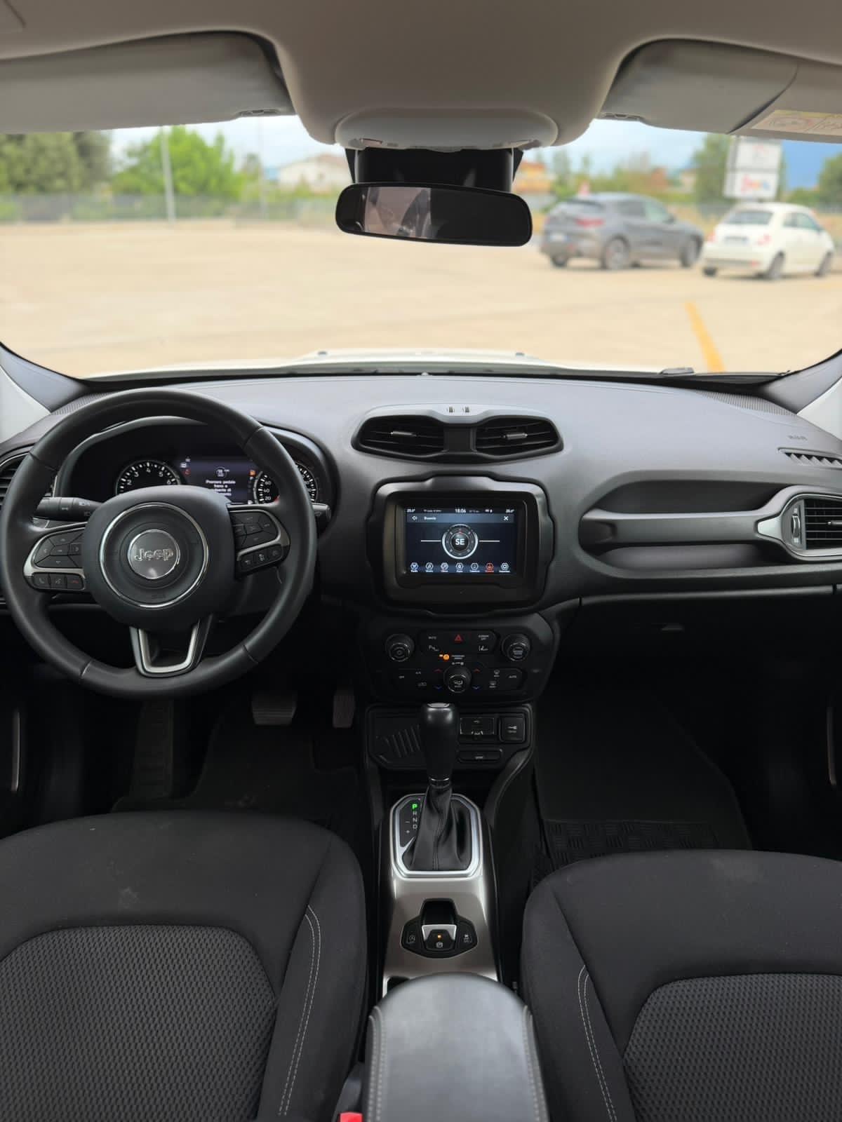 Jeep Renegade 1.3 T4 DDCT Business