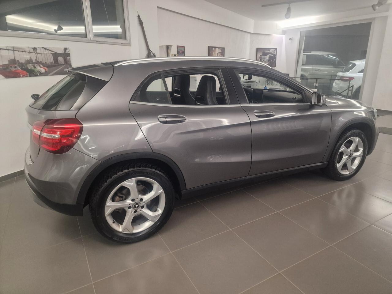 Mercedes-benz GLA 180 d Premium