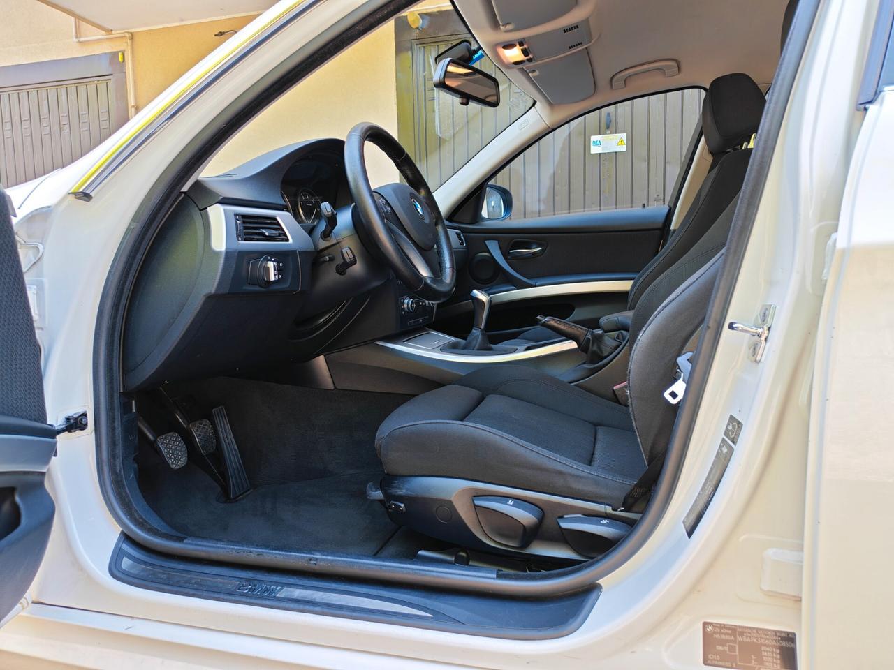 BMW 325i 3.0 BENZINA 218cv xDrive / Manuale