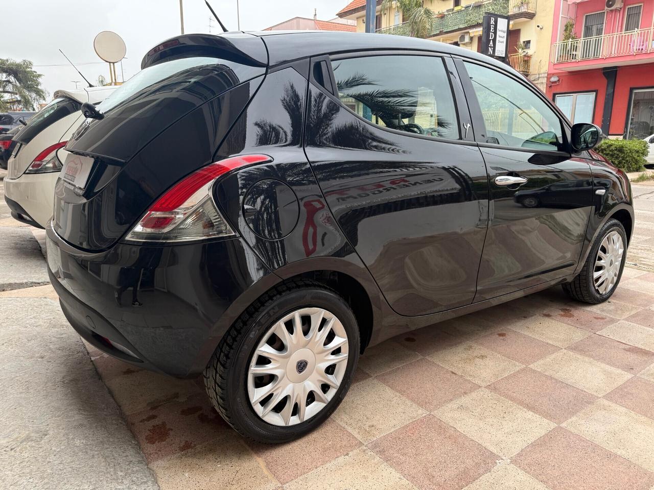 Lancia Ypsilon 1.2 69 CV 5 porte S&S Silver