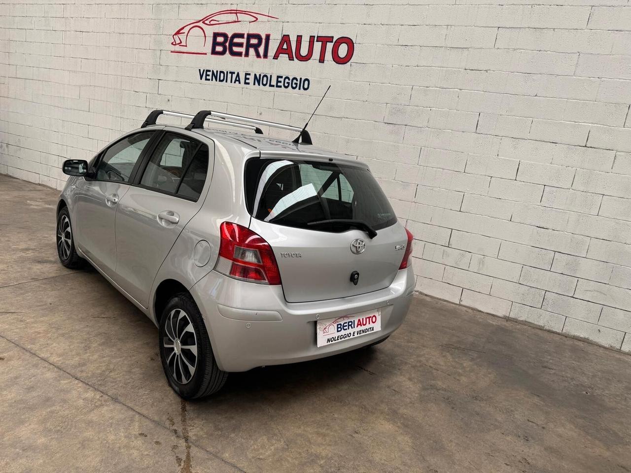 Toyota Yaris benzina adatta neopatentati