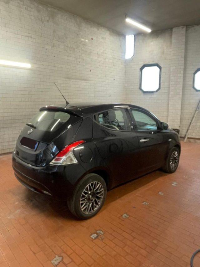 LANCIA Ypsilon 1.2 69 CV 5 porte Gold