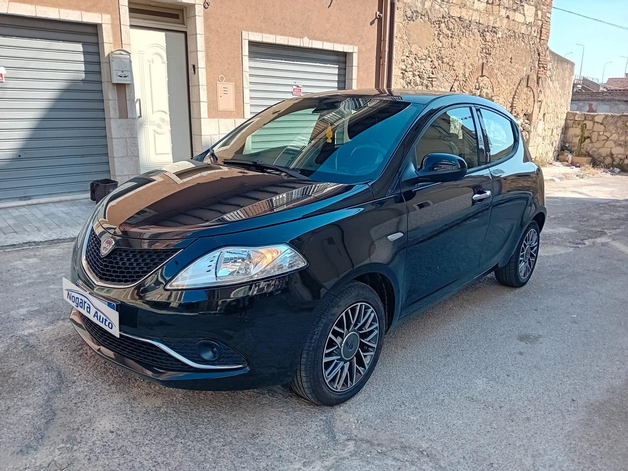 Lancia Ypsilon 1.2 69 CV 5 porte Gold