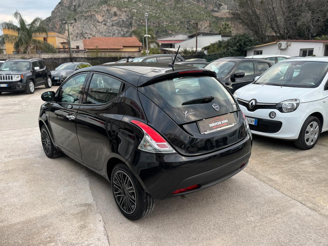 Lancia Ypsilon 1.0 FireFly 5 porte S&S Hybrid Ecochic