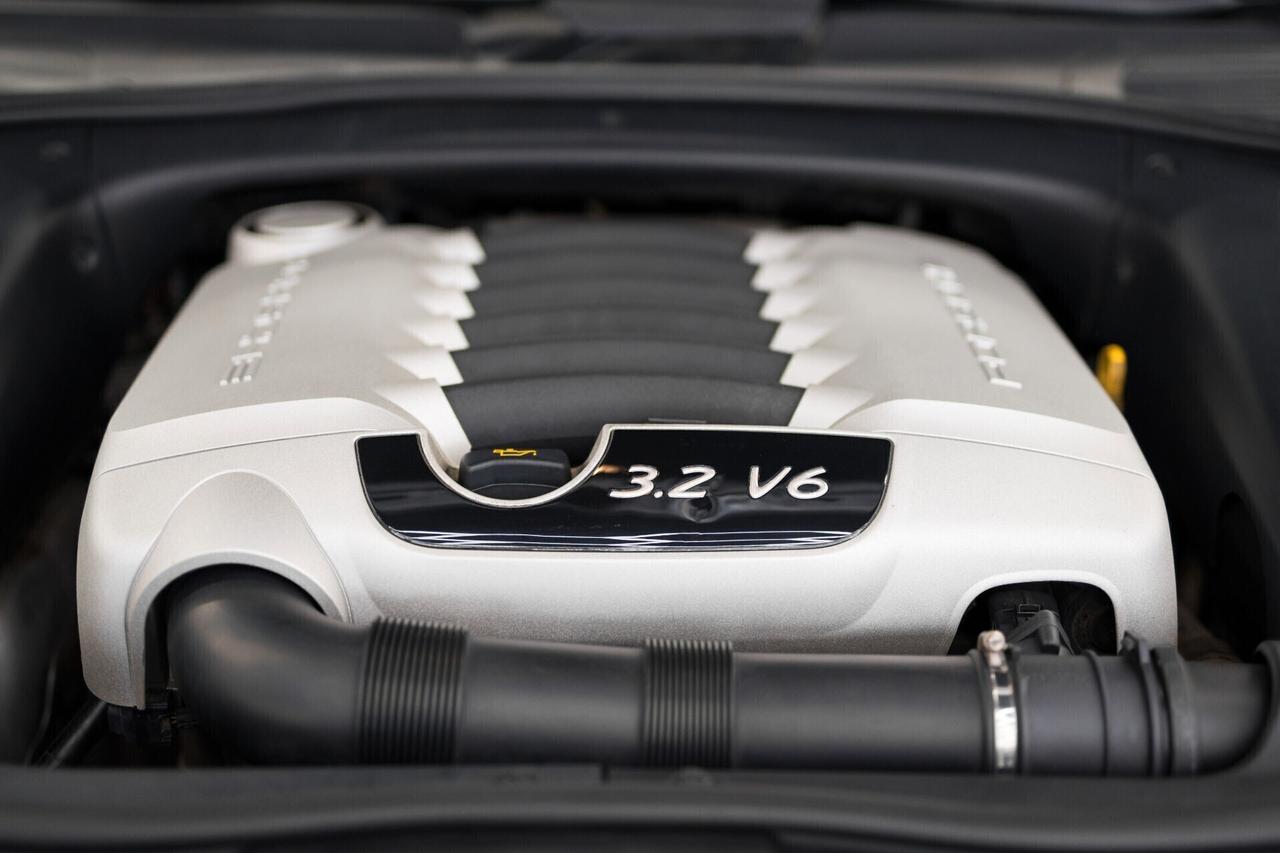 Porsche Cayenne 3.2 V6 --MANUALE--
