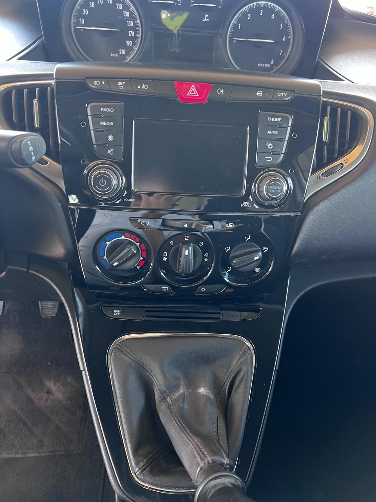 Lancia Ypsilon 1.2 69 CV 5 porte Silver