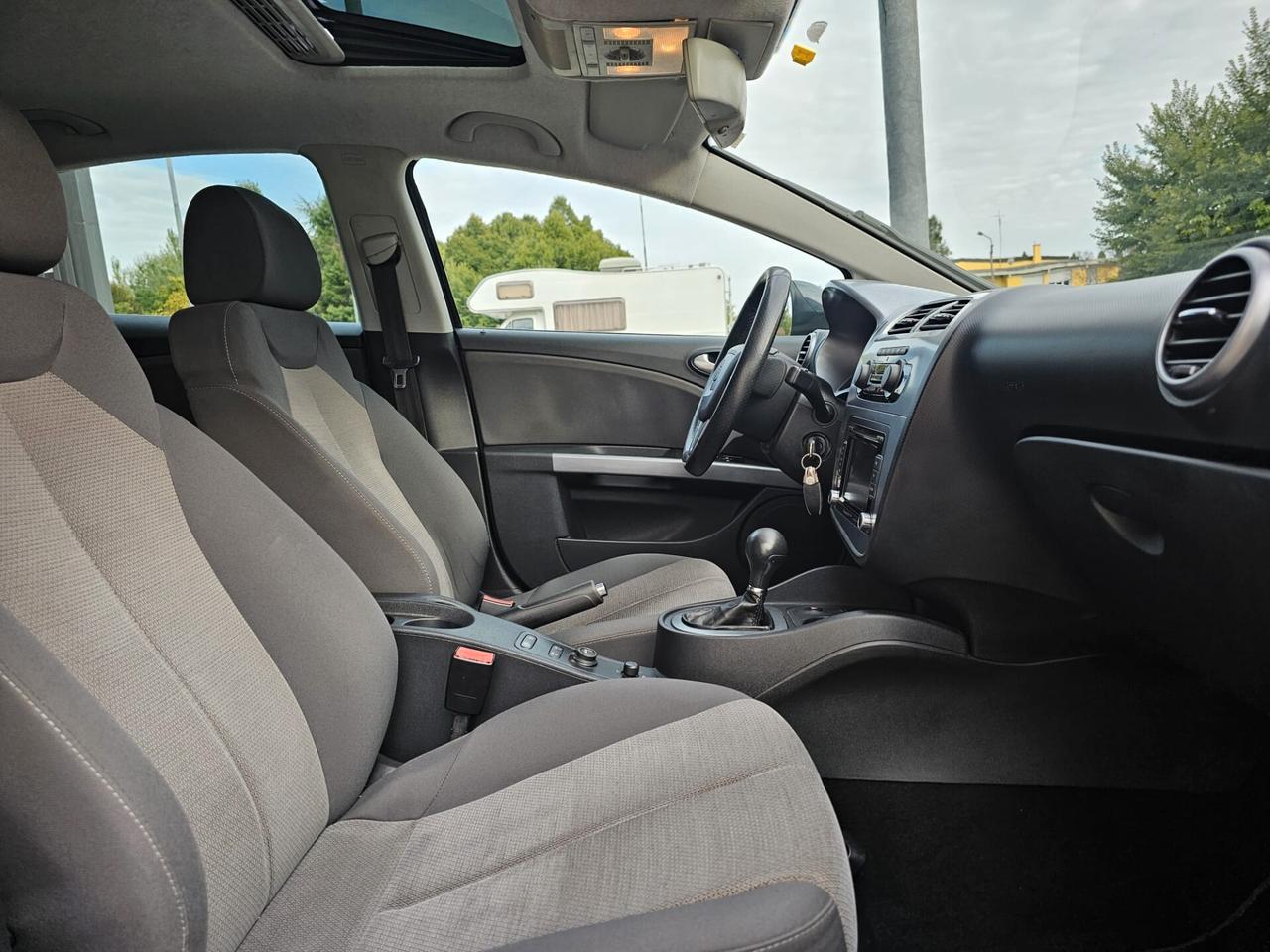 Seat Leon 1.6 TDI 105cv Style*DSG*Tetto*Euro5*