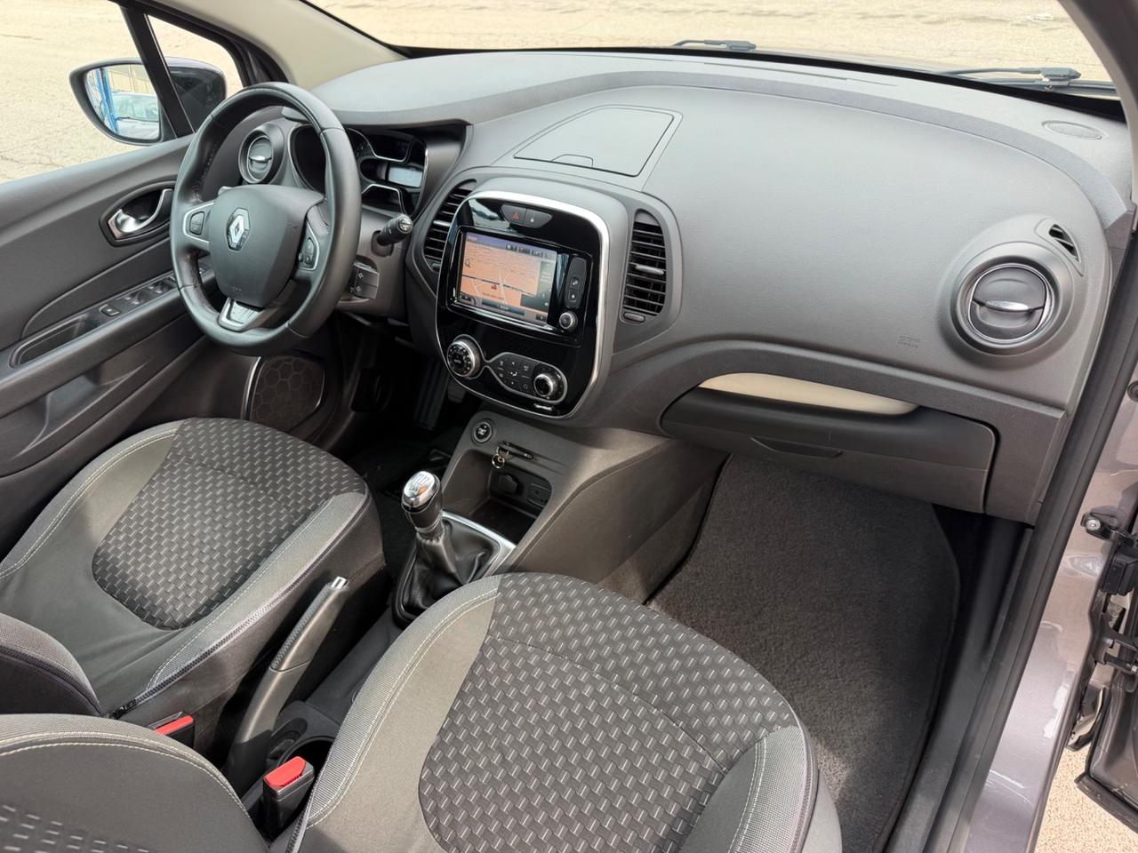 Renault Captur 1.2 benzina 120 cv 2017 Navig retroc