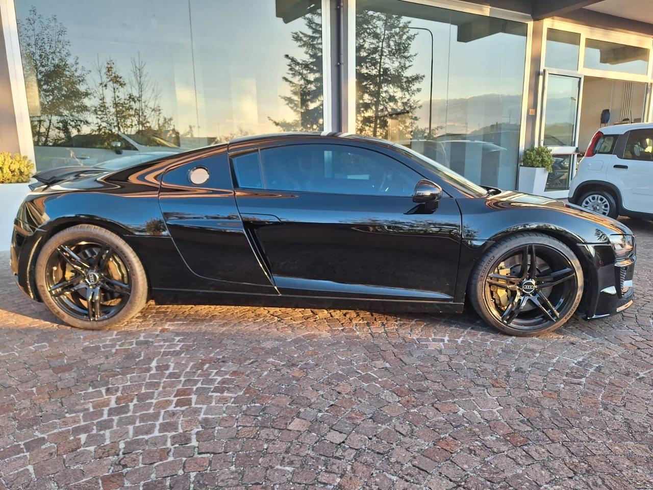 Audi R8 4.2 V8 FSI quattro R tronic