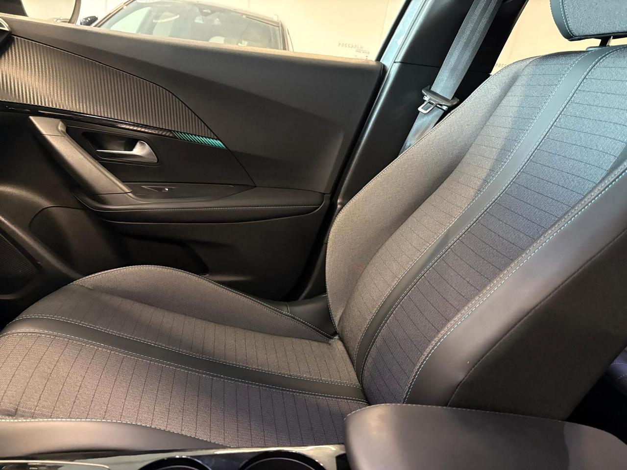 Peugeot 2008 ALLURE PACK BlueHDi 130 EAT8 SPOTICAR