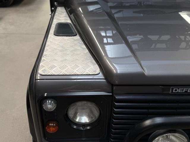 LAND ROVER Defender 110 TD5 CREW CAB TOMB RIDER *250 / MONDO*