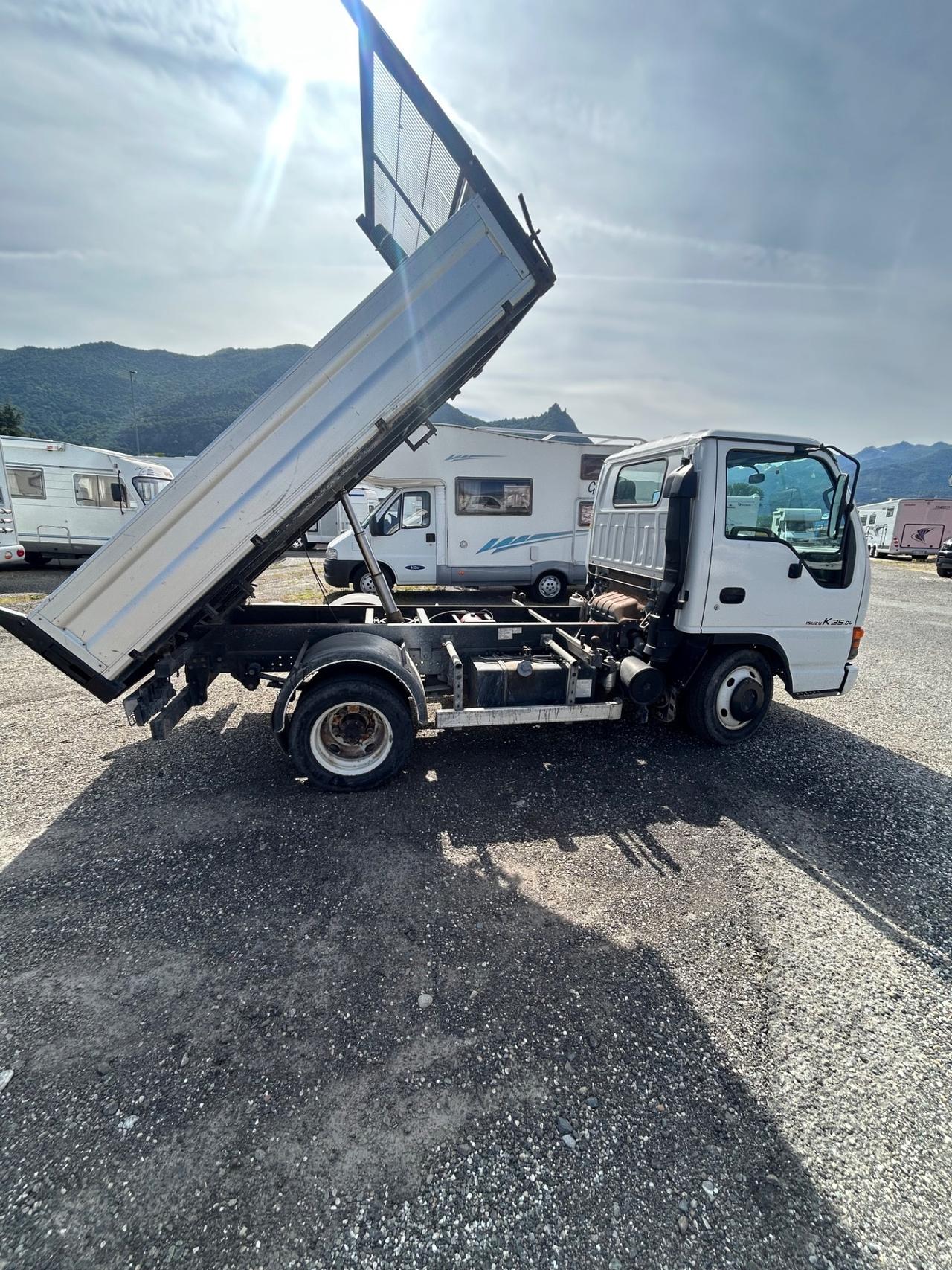 Isuzu ribaltabile del 2005 in saldo 105