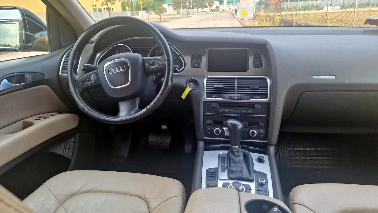 Audi Q7 3.0 V6 TDI 240 CV quattro 7 Posti