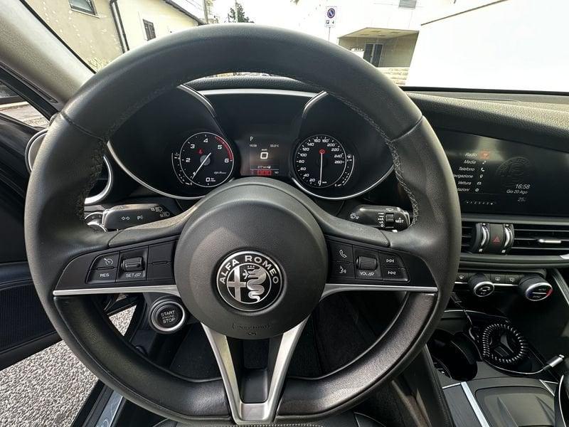 Alfa Romeo Giulia 2.2 Turbo AT8 180CV Super