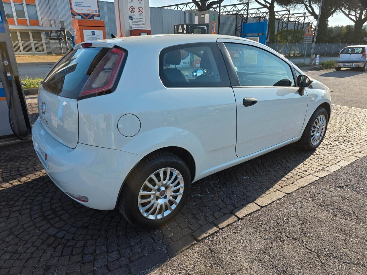 Fiat Qubo 1.3 MJT 75 CV Autocarro Van 4 posti con 287.000km