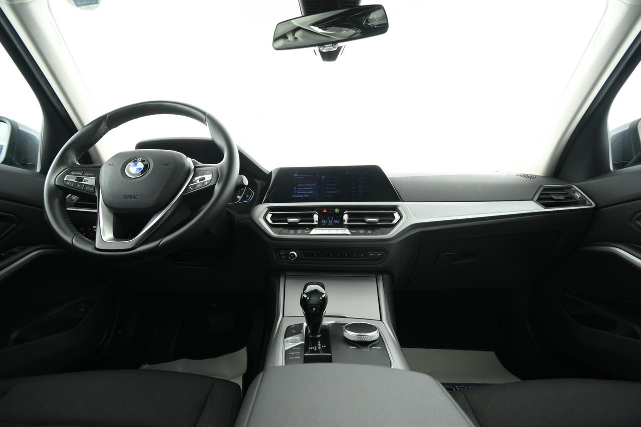 BMW 320d Touring mhev 48V xdrive Business Advantage auto APP CONNECT