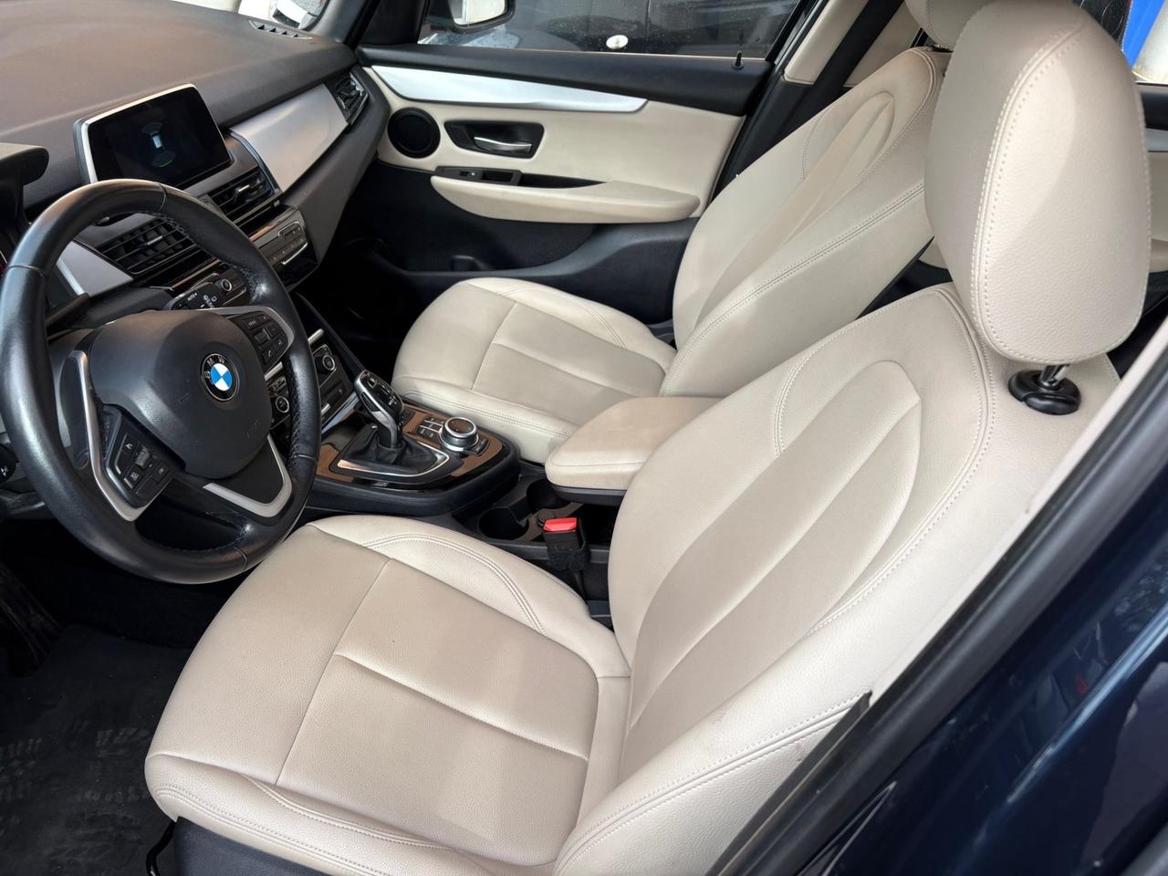 Bmw 216 216d Active Tourer Luxury automatica neopatentati